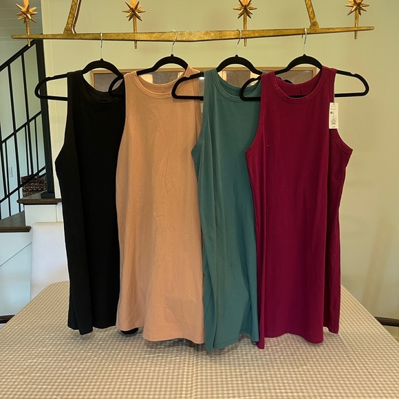 Set of 4 Sleeveless Dresses - Picture 3 of 3